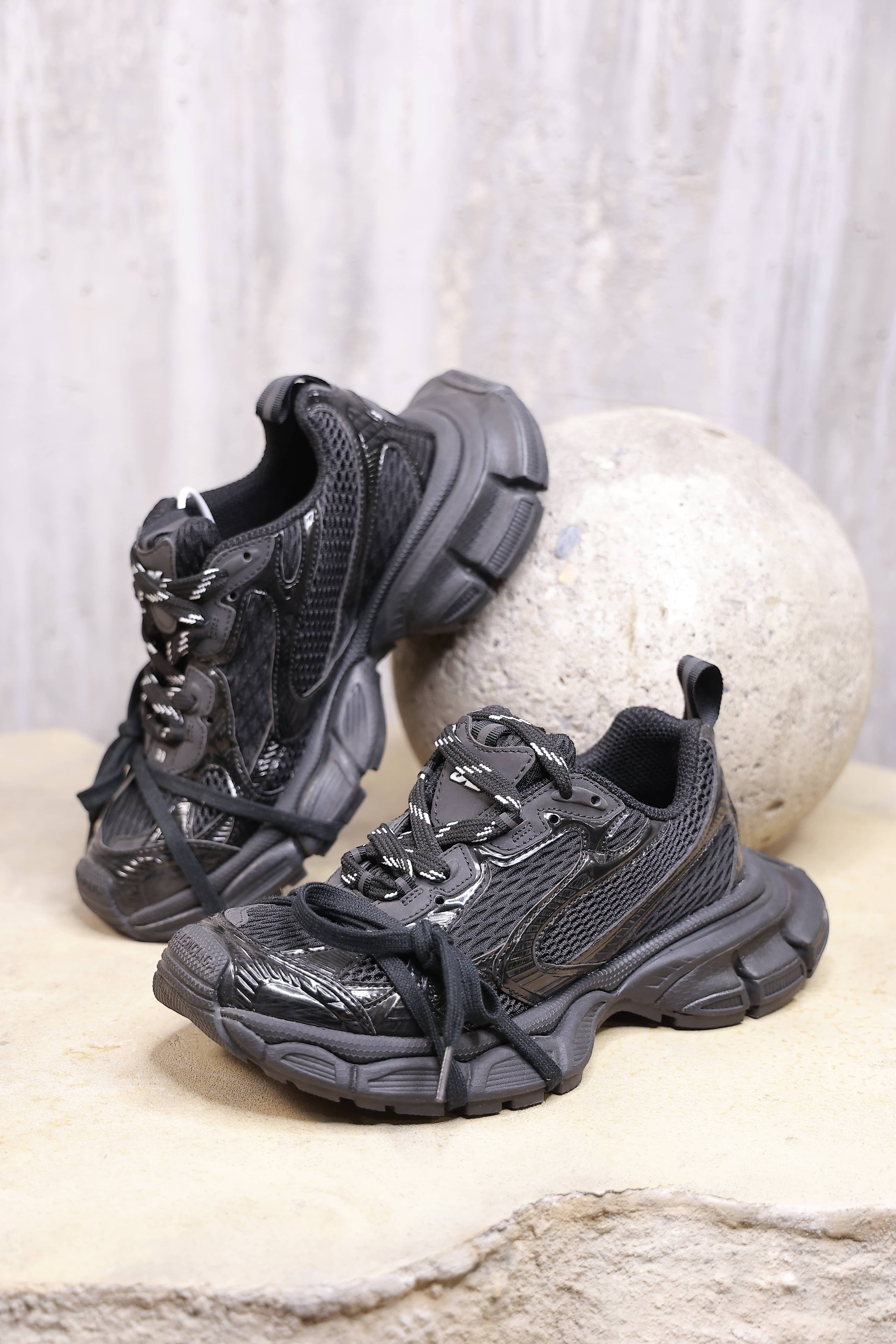 Balenciaga 3XL / QORA / 42 3