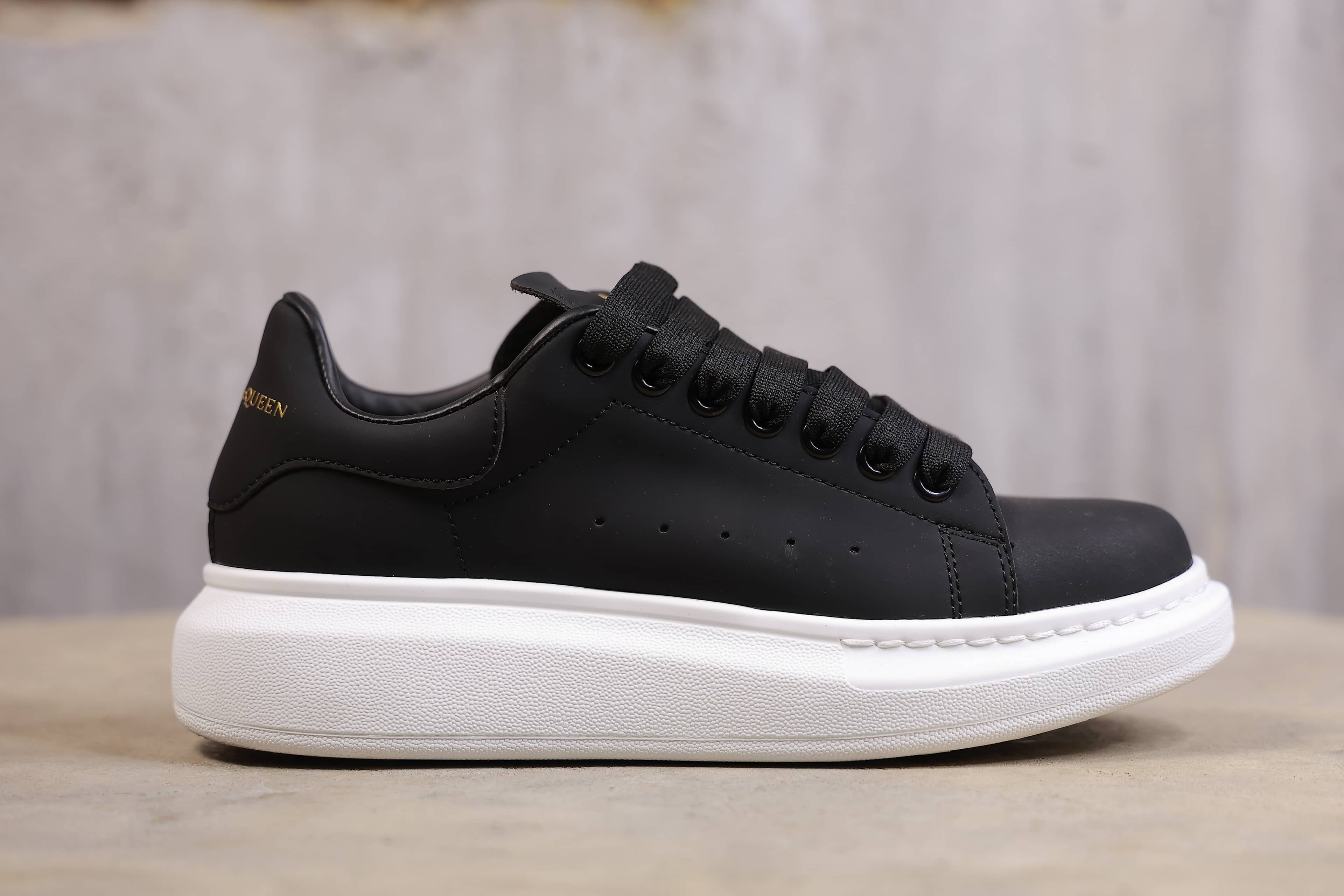 Alexander Mcqueen / QORA / 41 5