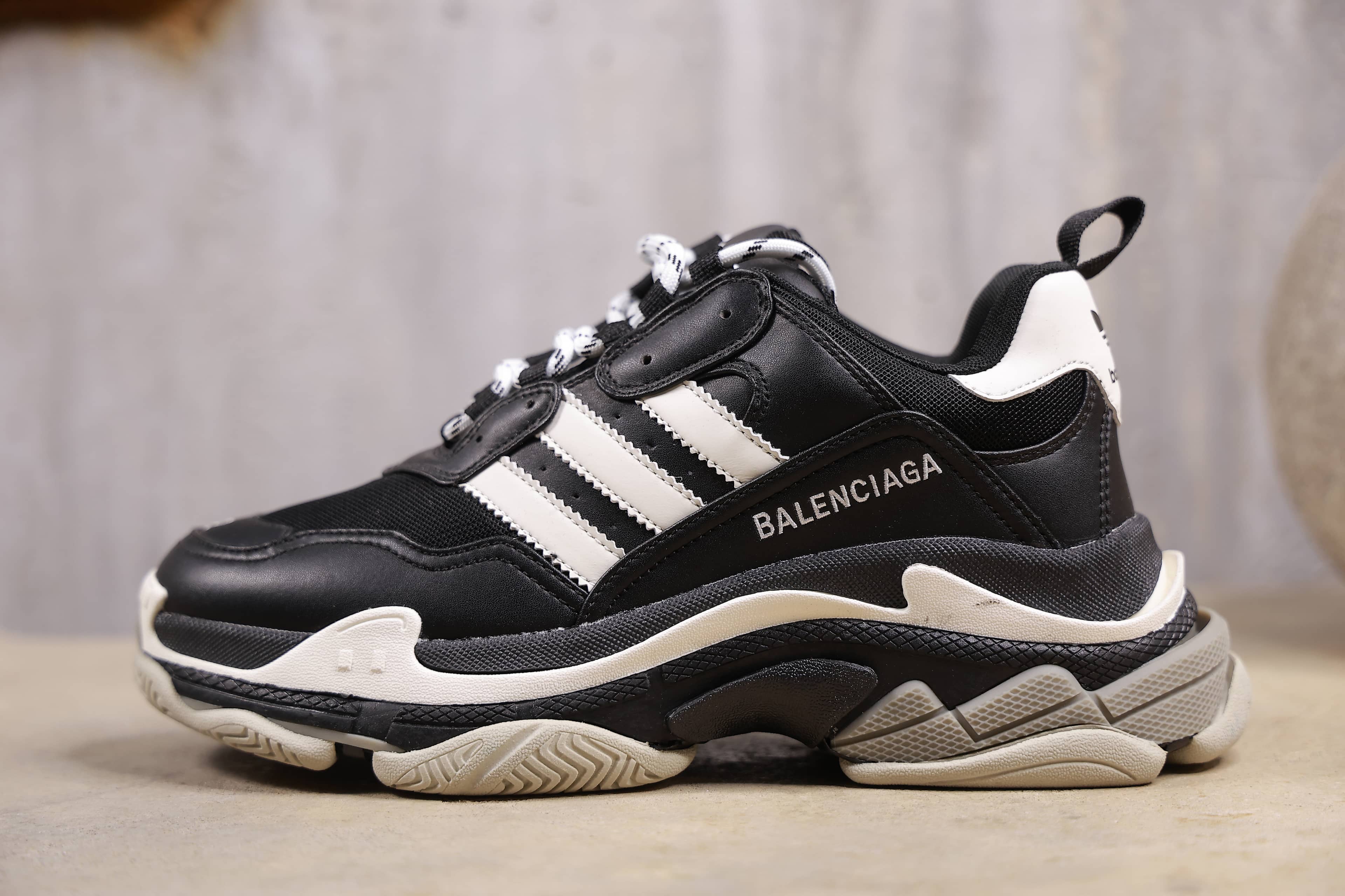 Balenciaga Adidas / QORA / 42 2