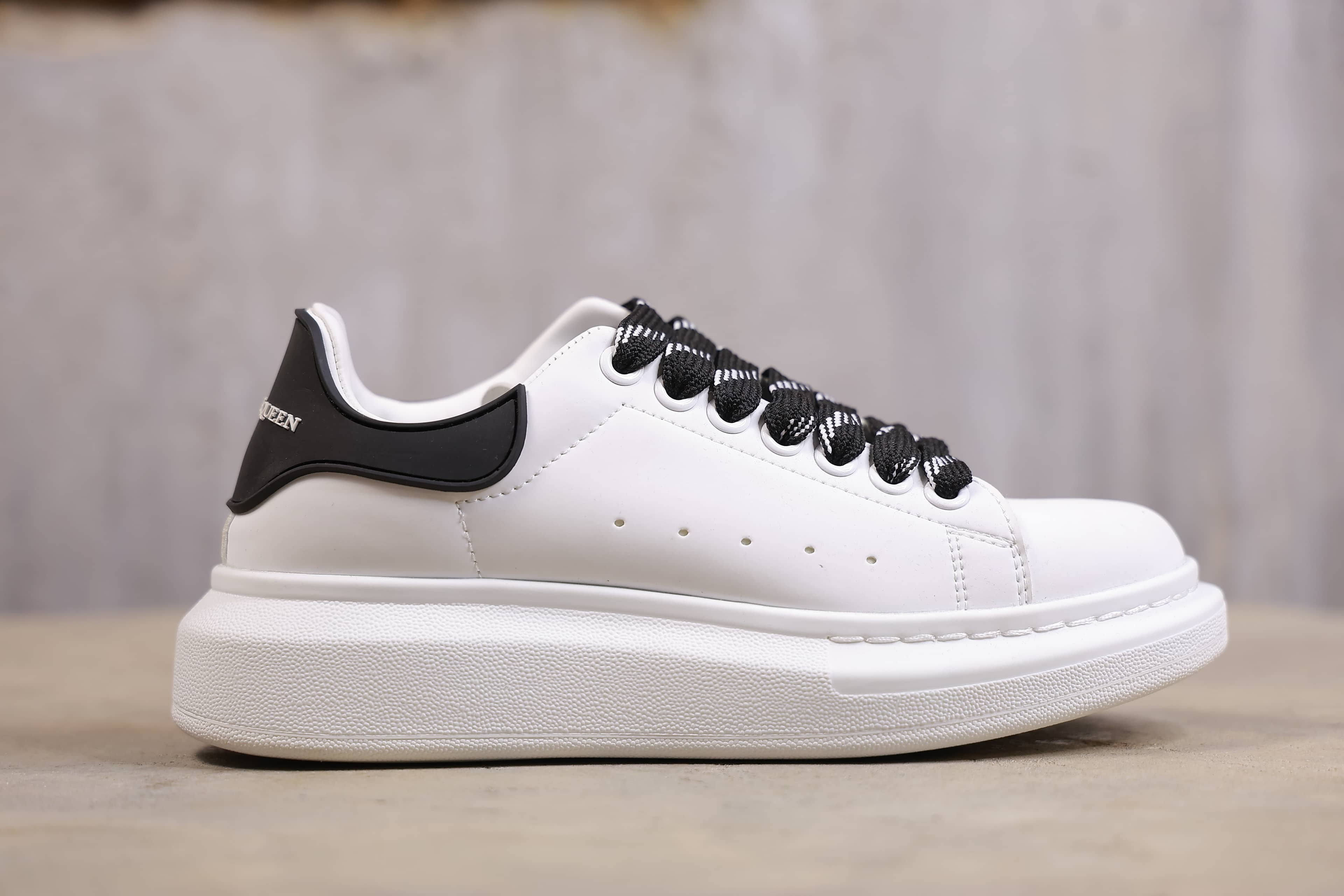 Alexander Mcqueen Qora Logo / OQ / 43 3