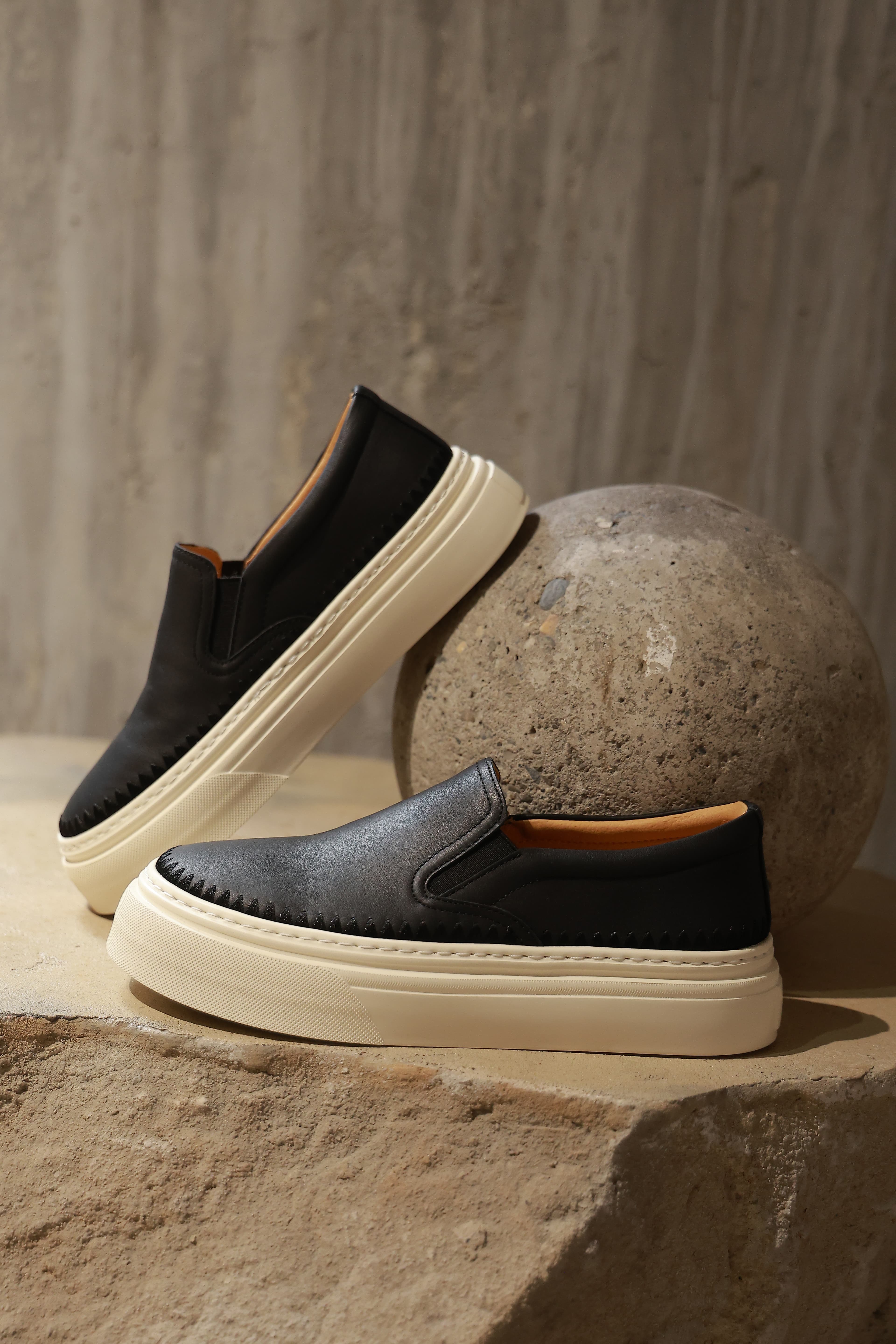 Keda Sneakers / QORA / 39