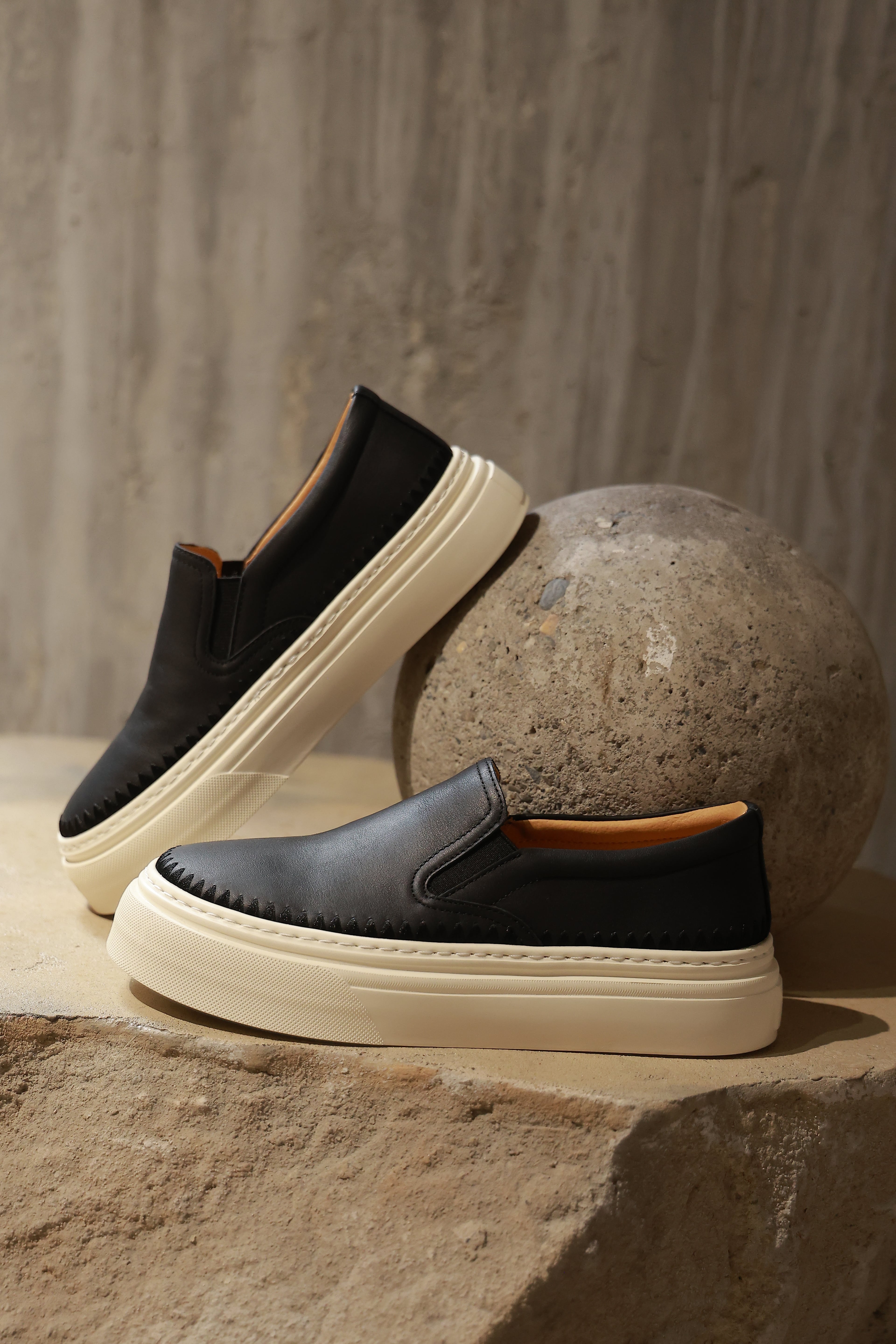 Keda Sneakers / QORA / 39
